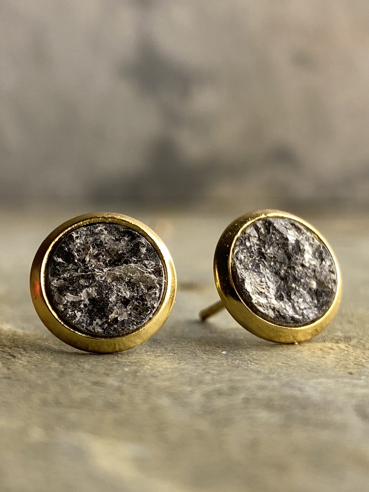 Naturstein Ohrstecker-Set 8mm Ø - "Callisto" goldfarben